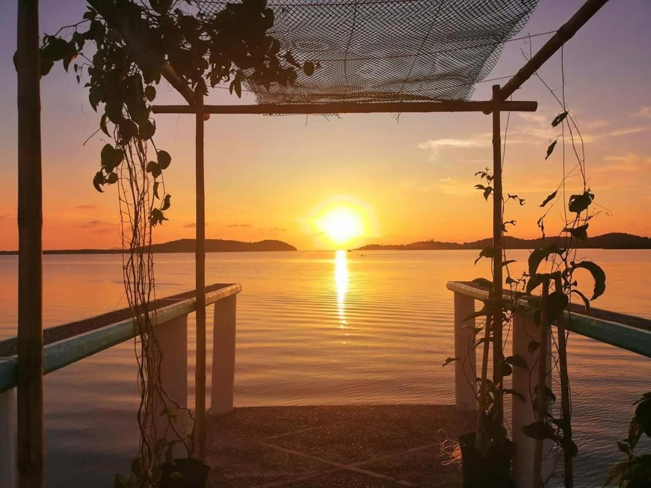 Bella Louise Lodging House Bar And Resto Busuanga Exterior foto